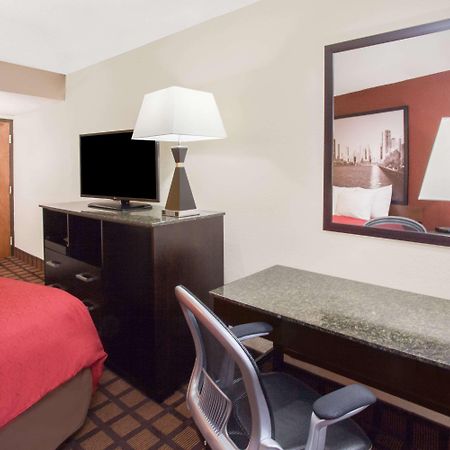Hotel Super 8 By Wyndham Chicago Il Esterno foto