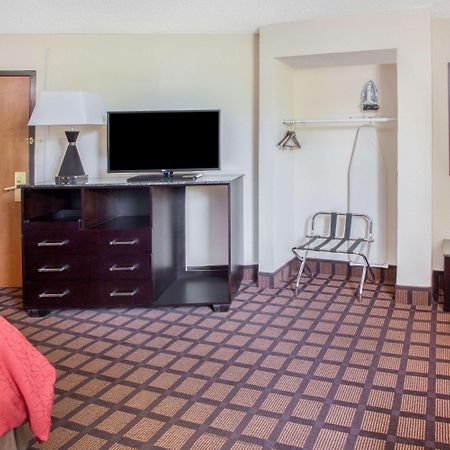 Hotel Super 8 By Wyndham Chicago Il Esterno foto