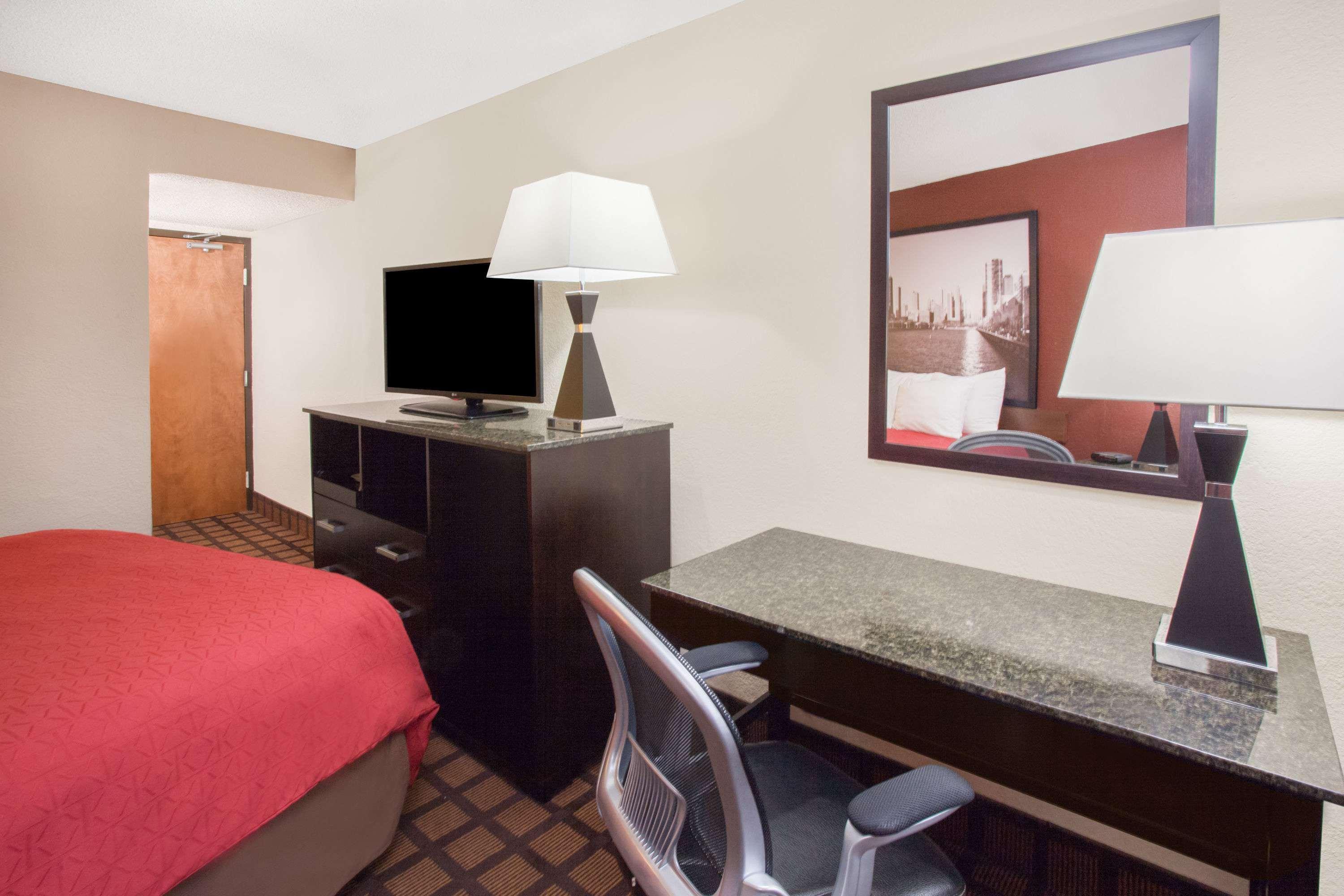 Hotel Super 8 By Wyndham Chicago Il Esterno foto