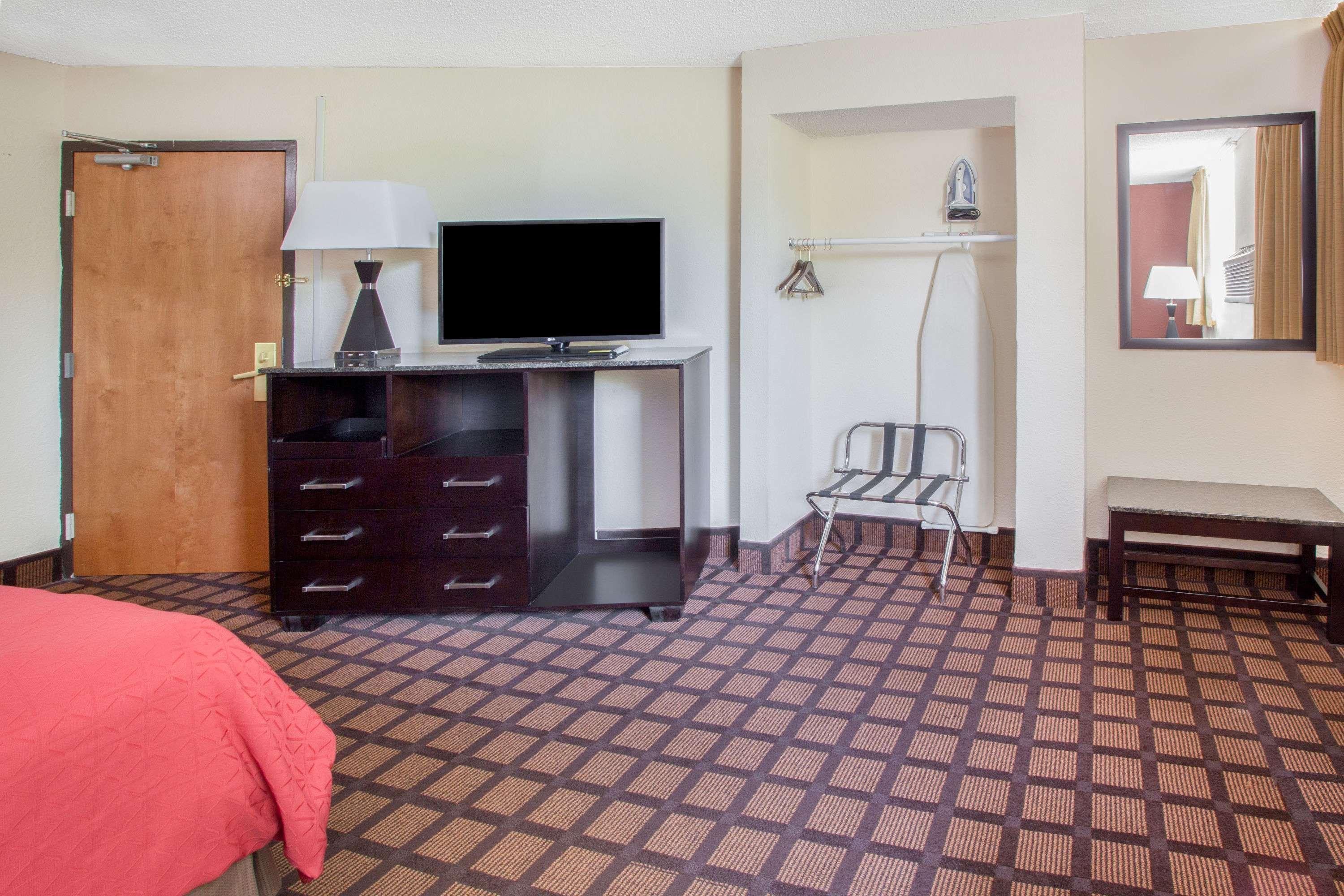 Hotel Super 8 By Wyndham Chicago Il Esterno foto