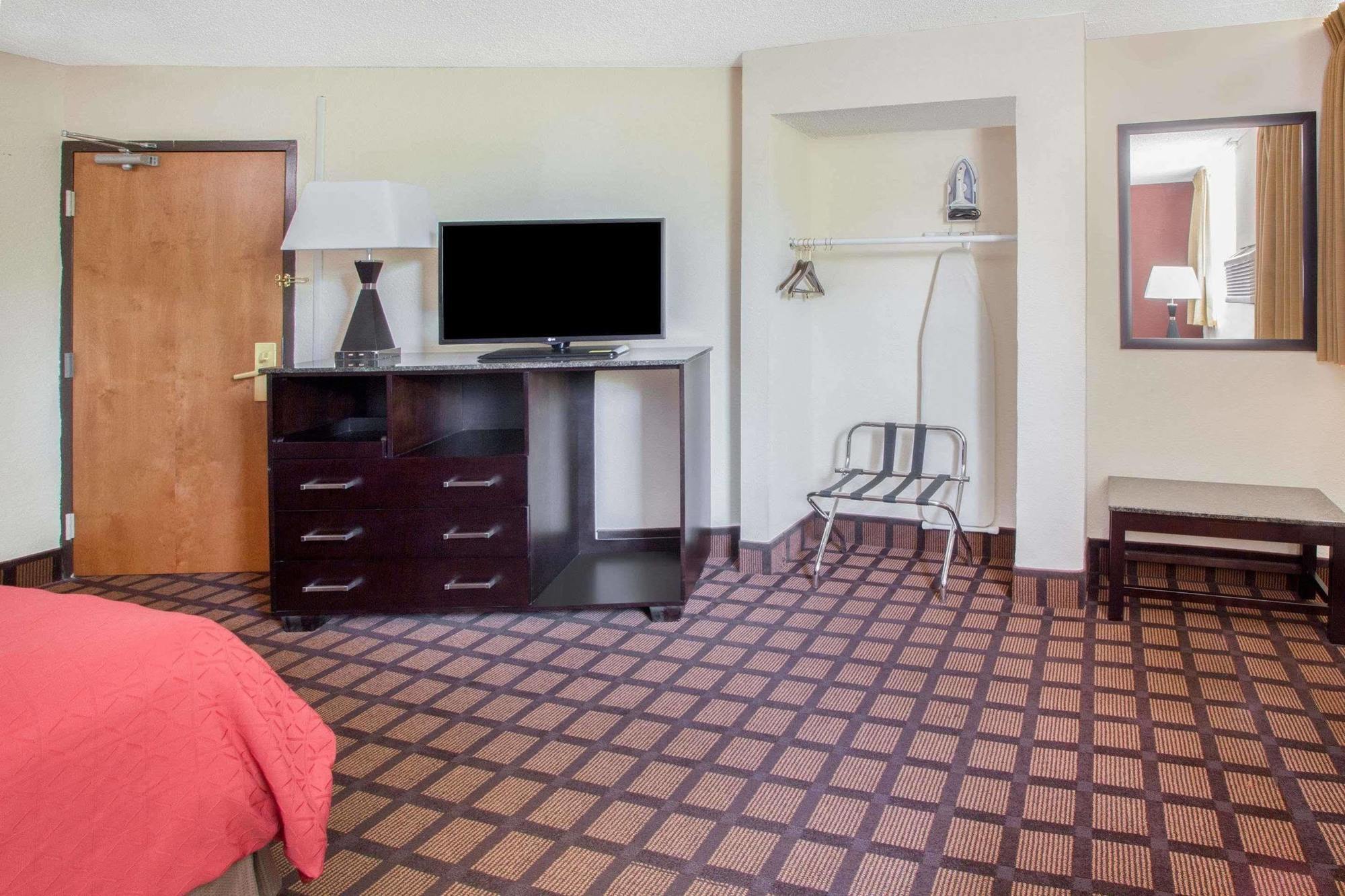 Hotel Super 8 By Wyndham Chicago Il Esterno foto
